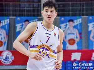 开云入口-上赛季场均1.4分1.7板 媒体人：俞长栋新赛季将签约宁波男篮